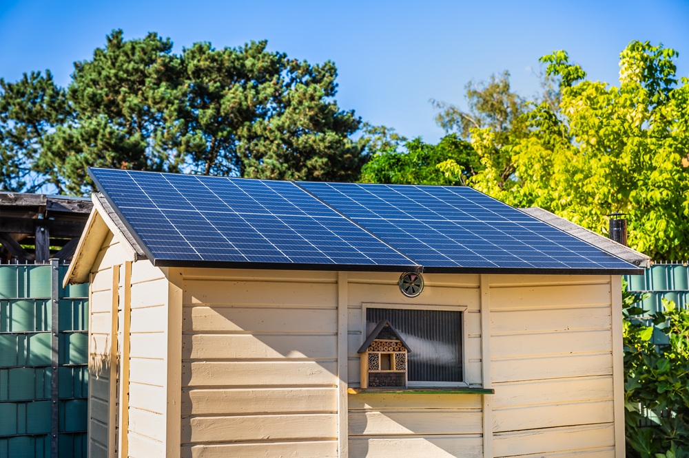 Solaranlage auf dem Gartenhaus: Unabhängiger Strom für Licht, Werkzeug und mehr